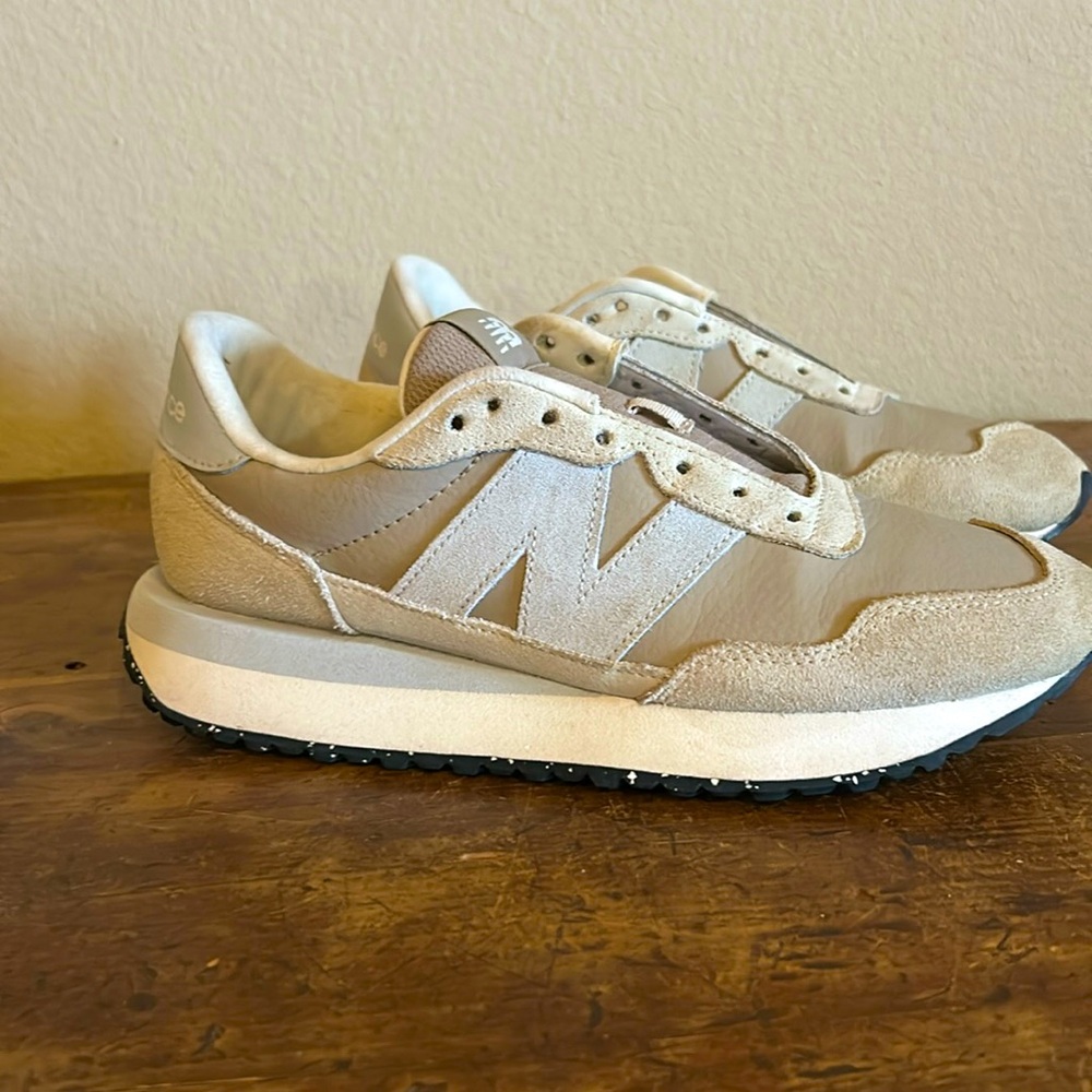 New balance 237 women’s walking or everyday sneaker Size 9